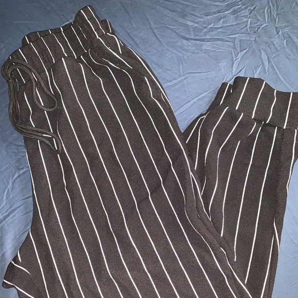 SHEIN Stretchy-fit material striped black and white pants! Very comfortable! - Picture 1 of 4